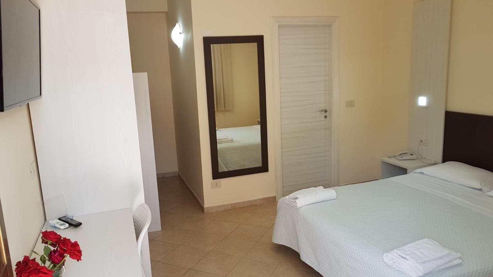 Hotel La Praia Zambrone Esterno foto