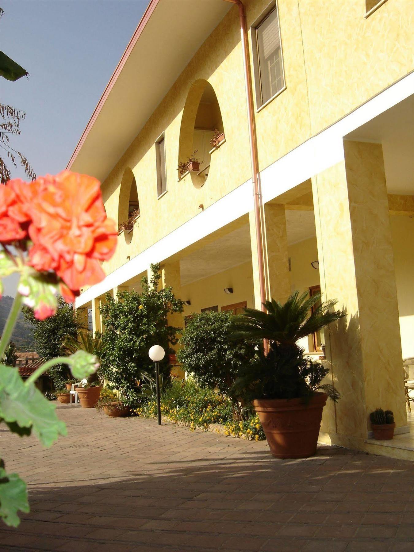 Hotel La Praia Zambrone Esterno foto