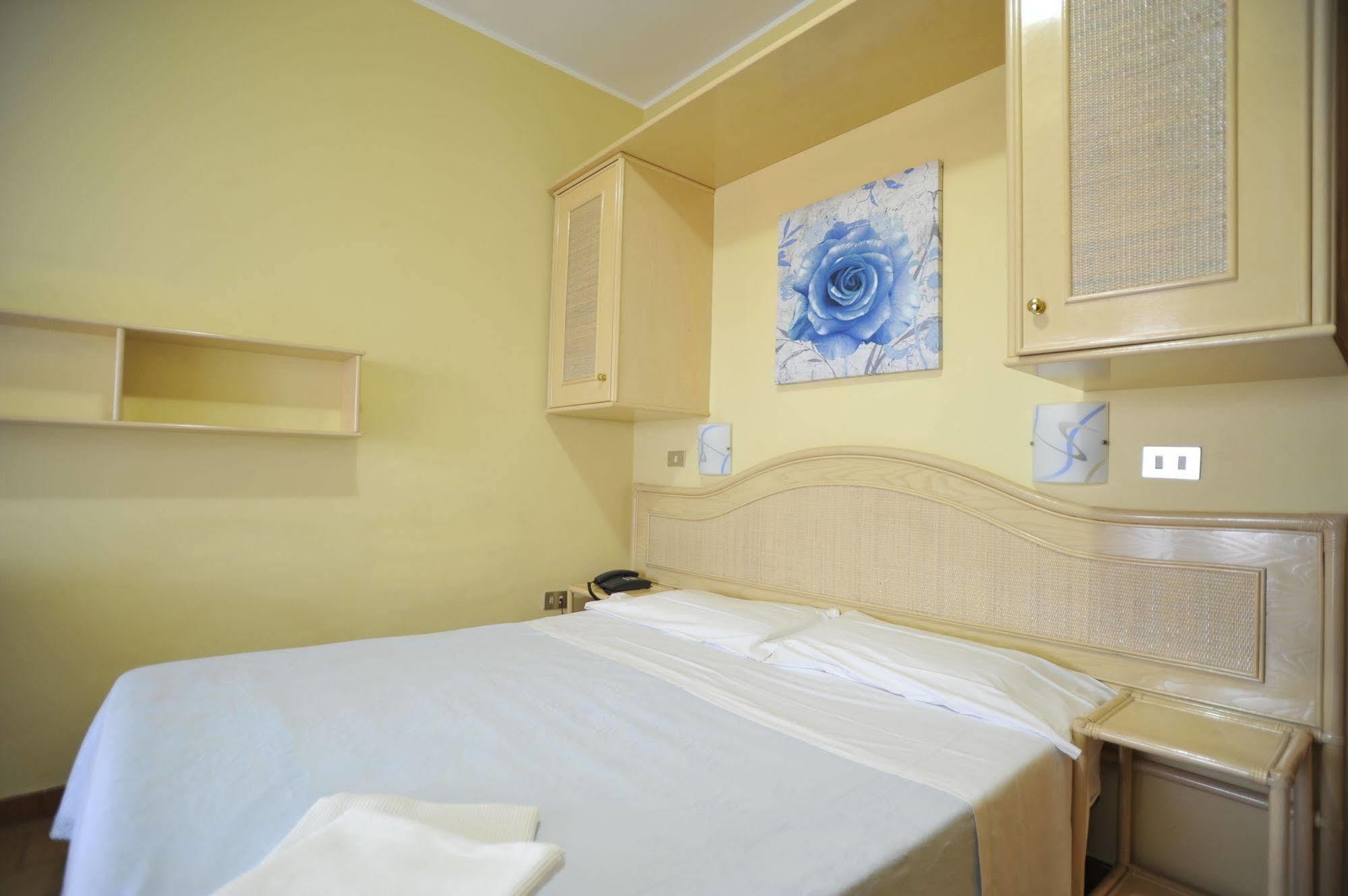 Hotel La Praia Zambrone Esterno foto